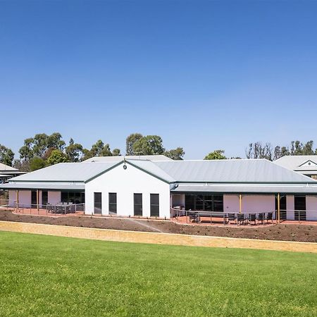 Yarrawonga Mulwala Golf Club Hotell Exteriör bild The new hospital at Wagga Wagga