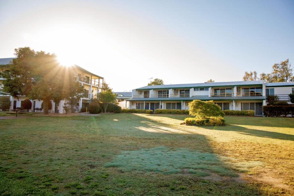 Yarrawonga Mulwala Golf Club Hotell Exteriör bild The Village, 2015