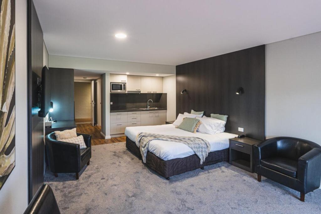 Yarrawonga Mulwala Golf Club Hotell Exteriör bild A typical studio apartment