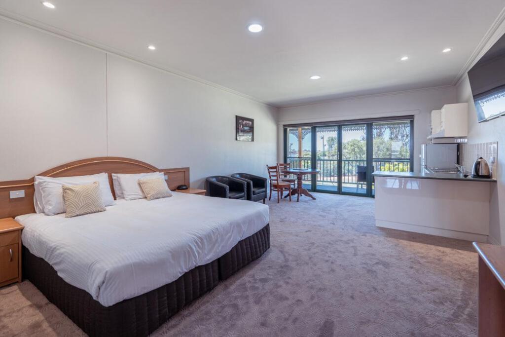 Yarrawonga Mulwala Golf Club Hotell Exteriör bild Studio Suite