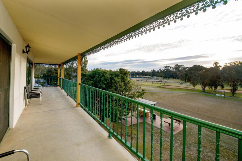 Yarrawonga Mulwala Golf Club Hotell Exteriör bild A balcony at the Adelaide Oval