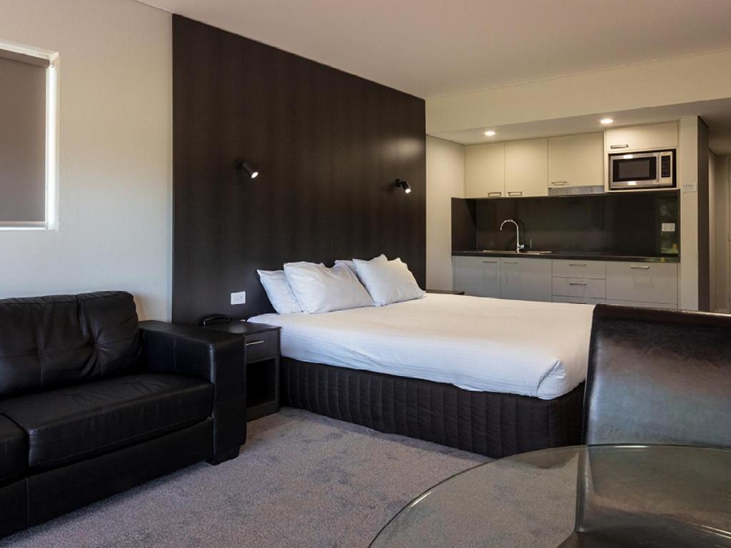 Yarrawonga Mulwala Golf Club Hotell Exteriör bild Studio apartment