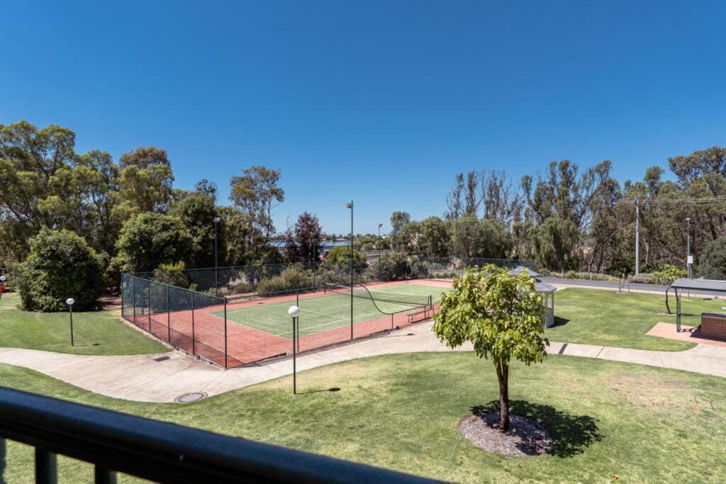 Yarrawonga Mulwala Golf Club Hotell Exteriör bild Tennis and netball courts at the University of South Australia's City Campus