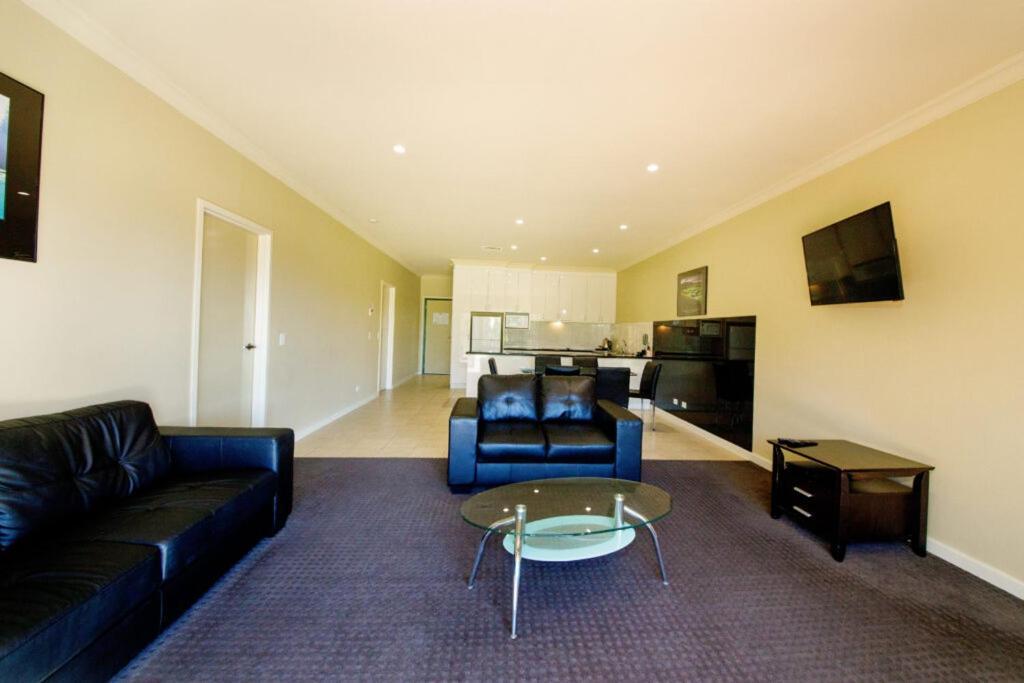 Yarrawonga Mulwala Golf Club Hotell Exteriör bild A typical apartment at the hotel