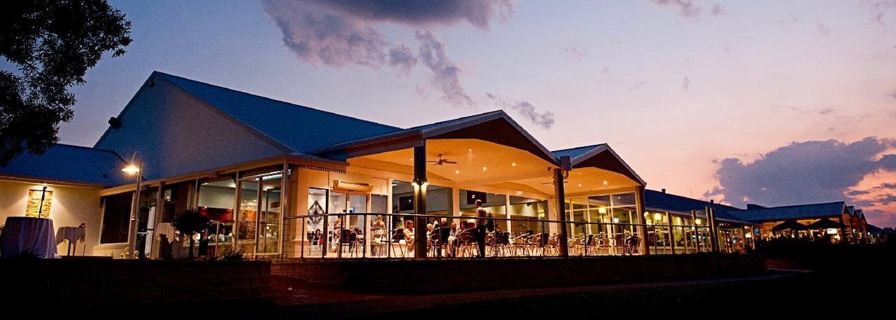 Yarrawonga Mulwala Golf Club Hotell Exteriör bild Clubhouse at the Port Lincoln Golf Club